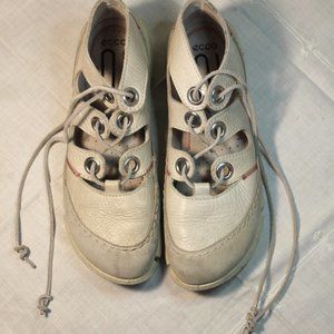 Ladies Leather Ecco Shoes Kick Abouts